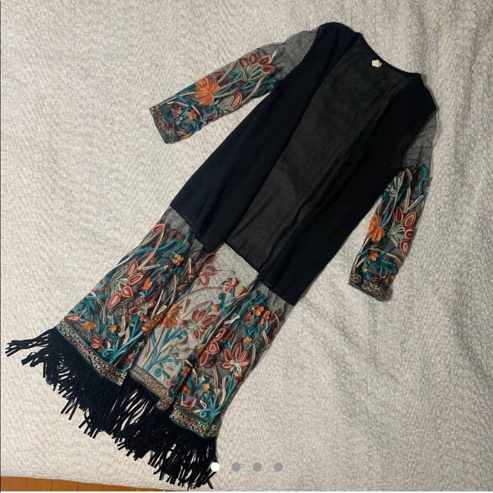 Floral embroidered kimono